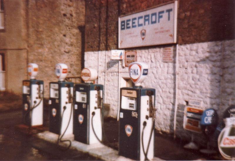 Beecrofts petrol.JPG - Beecroft's Petrol Pumps  - by the Maypole Inn  - prior to closure - around 1977,